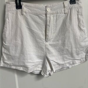 JustFab Crisp White Women's Bermudas